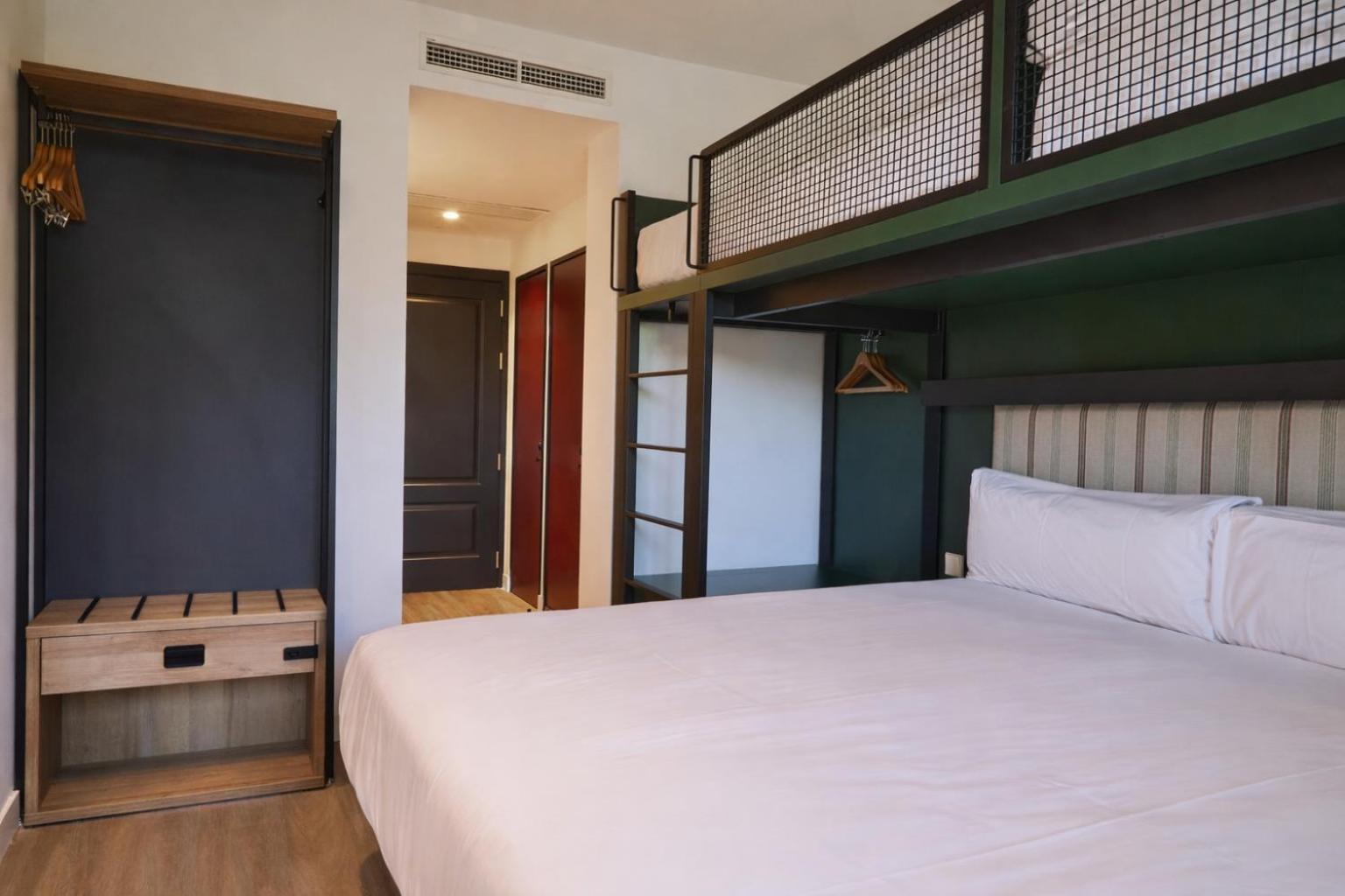 Latroupe Prado — Foto 1